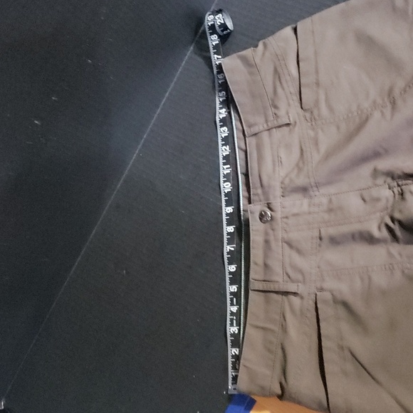 Mountain Equipment Co-op Shorts. Green. Size 10. - Picture 4 of 10